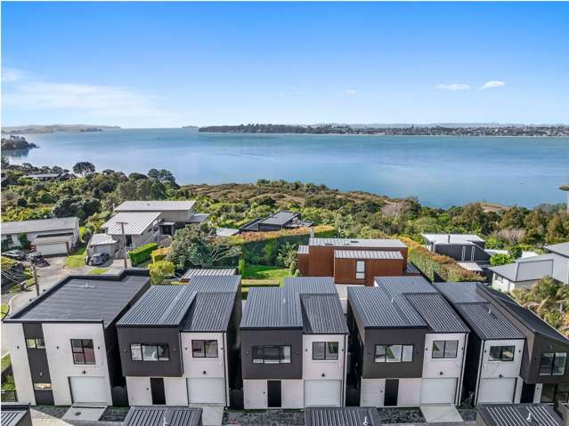 Freehold | Striking Water View | Premier Schools