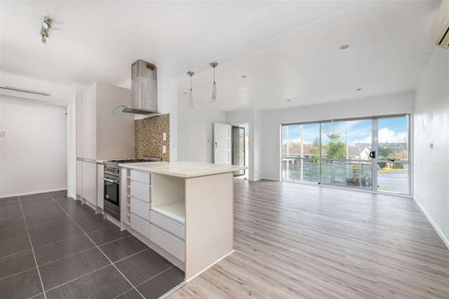 68 Vodanovich Road Te Atatu South_1