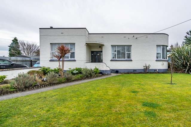 5 Bedroom Family Home!