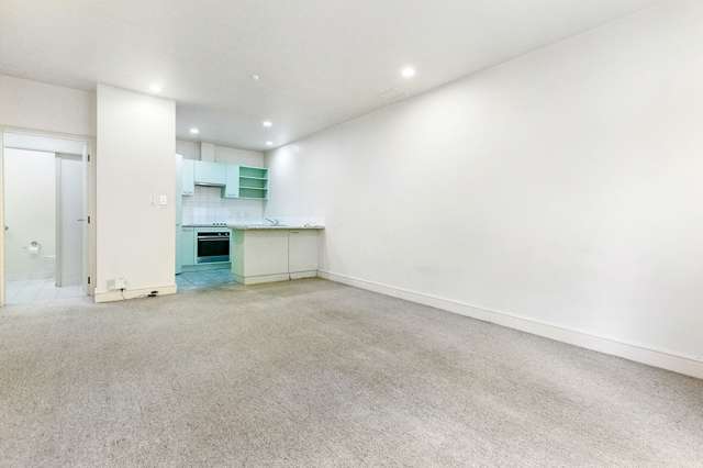 Apartment D/16-18 Eden Crescent 10015_1