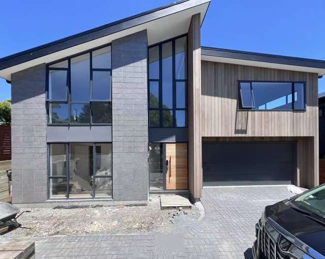 Premium Rangitoto School Zone - Start Your New Life in Browns Bay!