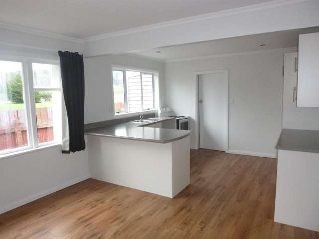 11 Wellington Road Wainuiomata_4