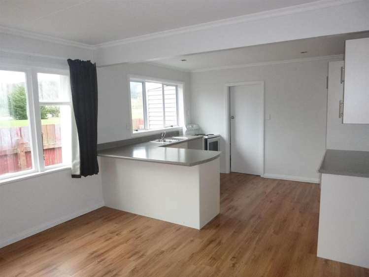 11 Wellington Road Wainuiomata_4