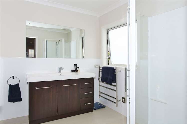 14 Paparoa Crescent Aotea_13