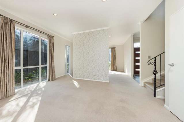 10 Stamford Crescent Flat Bush_4