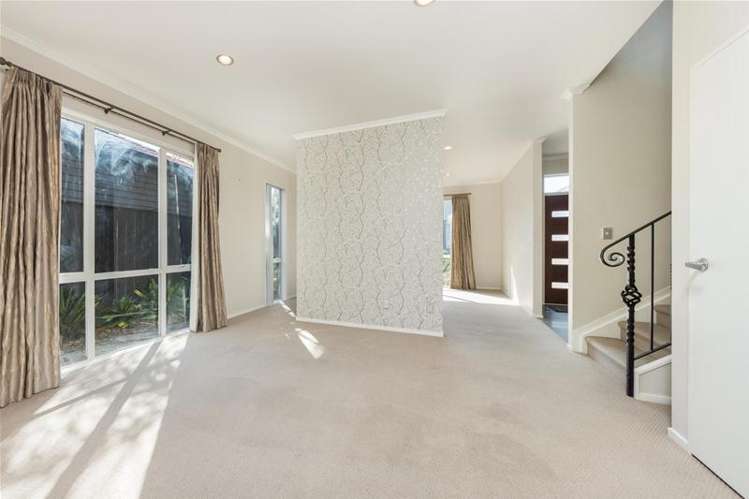 10 Stamford Crescent Flat Bush_4