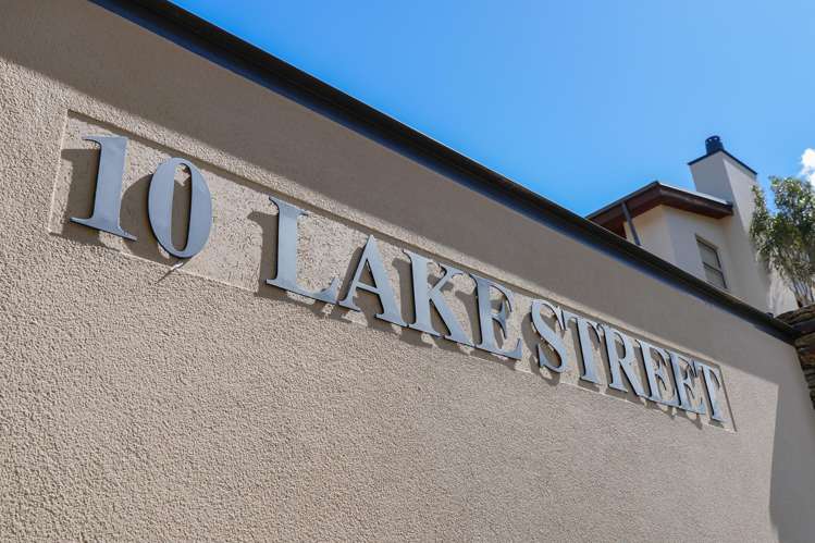 2/10 Lake Street Queenstown_57