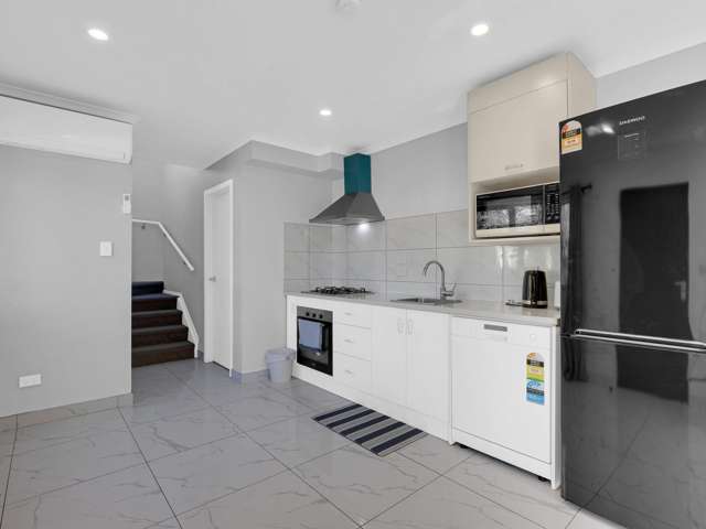 1/105 Knighton Road Hillcrest_4