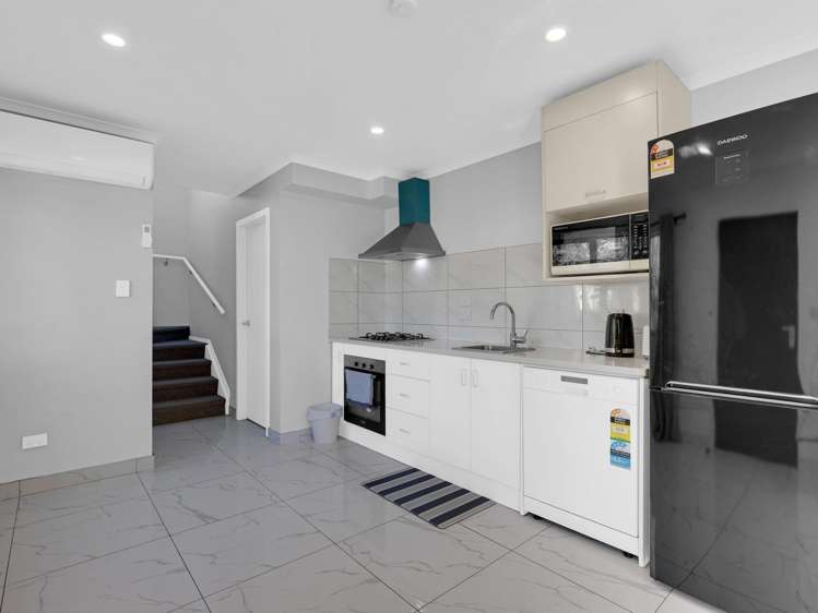1/105 Knighton Road_3