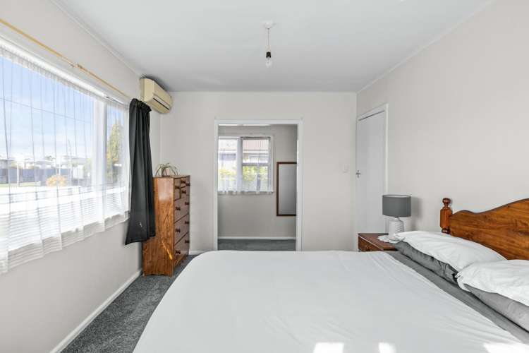 71 Harold Holt Avenue Onekawa_14