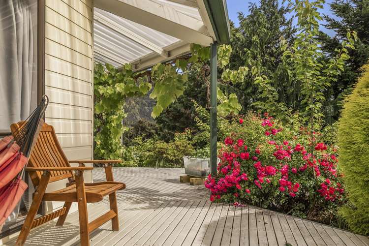 28 Flora Dora Parade Lake Hawea_12