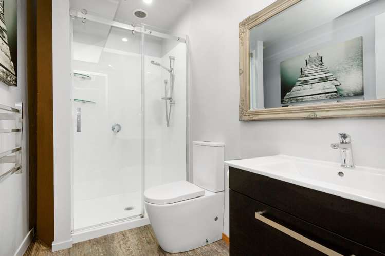 3A Whiorau Grove Lowry Bay_22