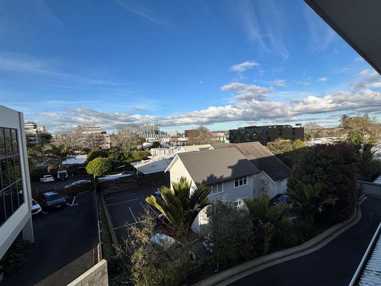 Rear Tenancy, First Floor, 6 Hill Street Hamilton Central_6