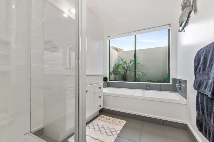 18 Robinson Terrace Rangatira Park_11