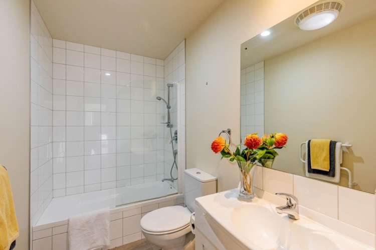 235 Alec Craig Way Gulf Harbour_19