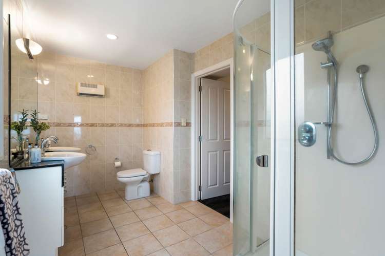 2/25 Churchill Road Murrays Bay_20