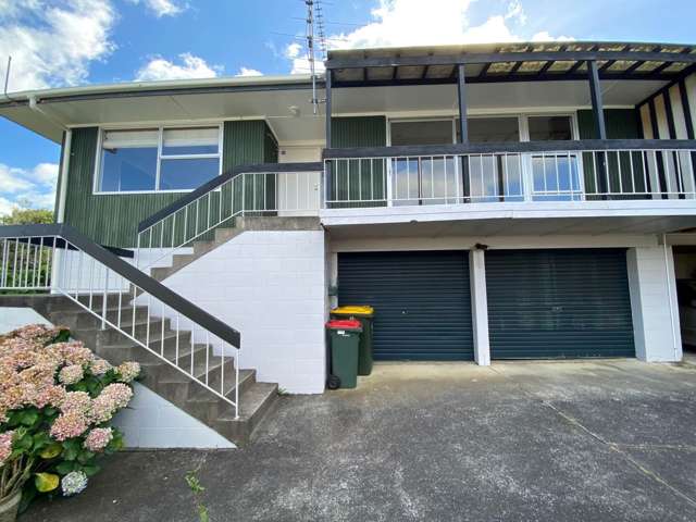 Excellent 3 Bedrooms Family Home in Pakuranga ...