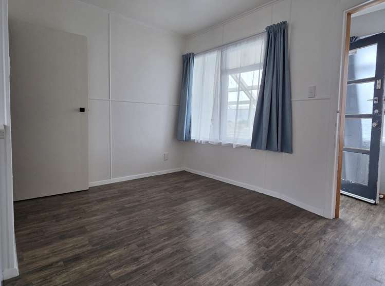 8B Devon Place Cannons Creek_5