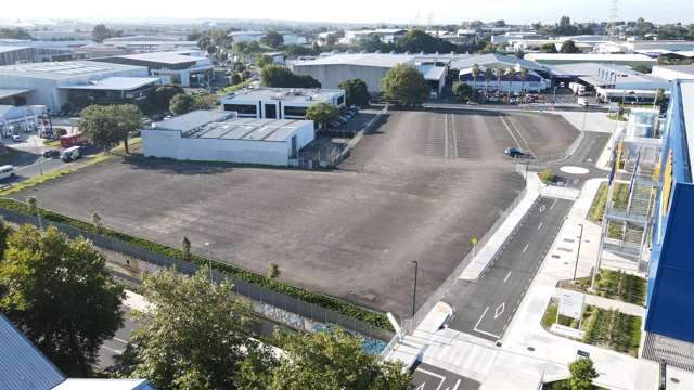 8,000sqm next to Ikea