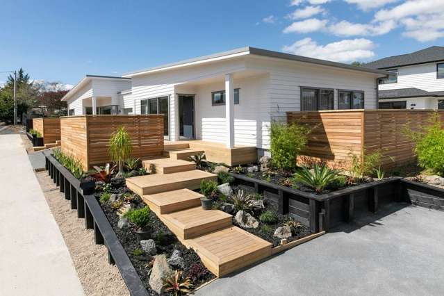 Charming 2BR Sunsoaker in Riverhead!