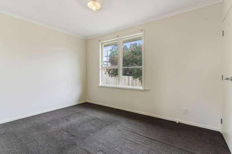 33 Mountain Road Mangere Bridge_13