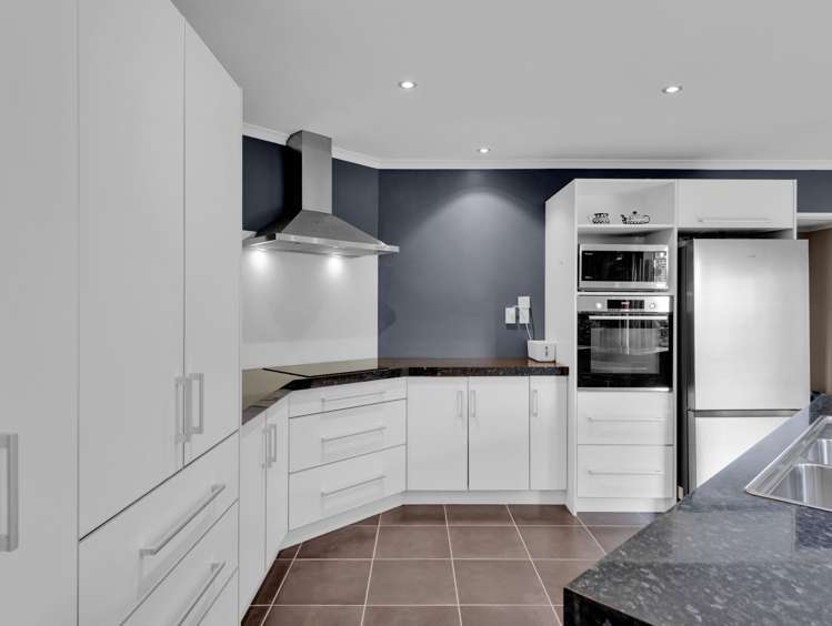 48 Wiltshire Drive Huntington_11