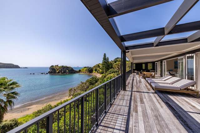 Spectacular Private Waterfront Retreat