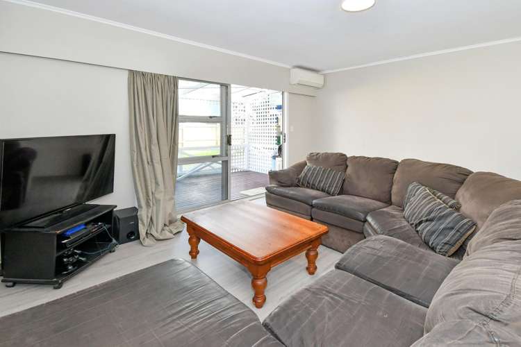 2/37 Hillside Road_1