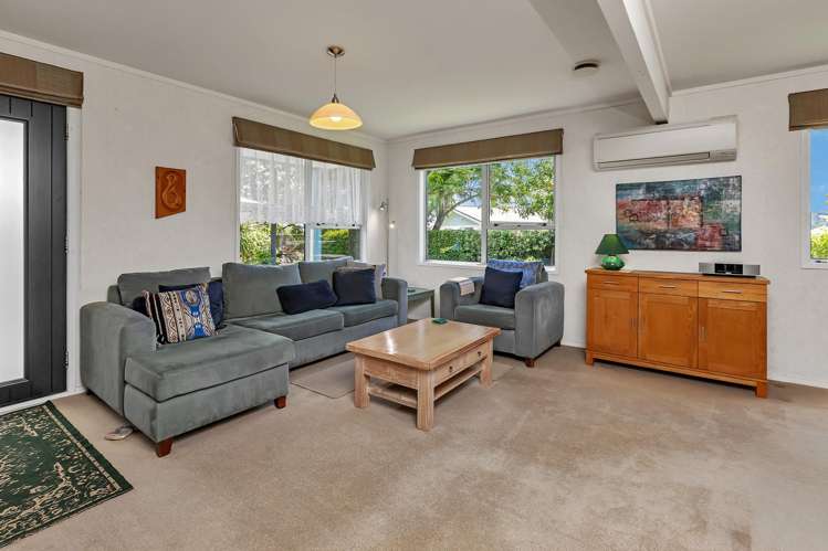 86B Paramount Parade_2