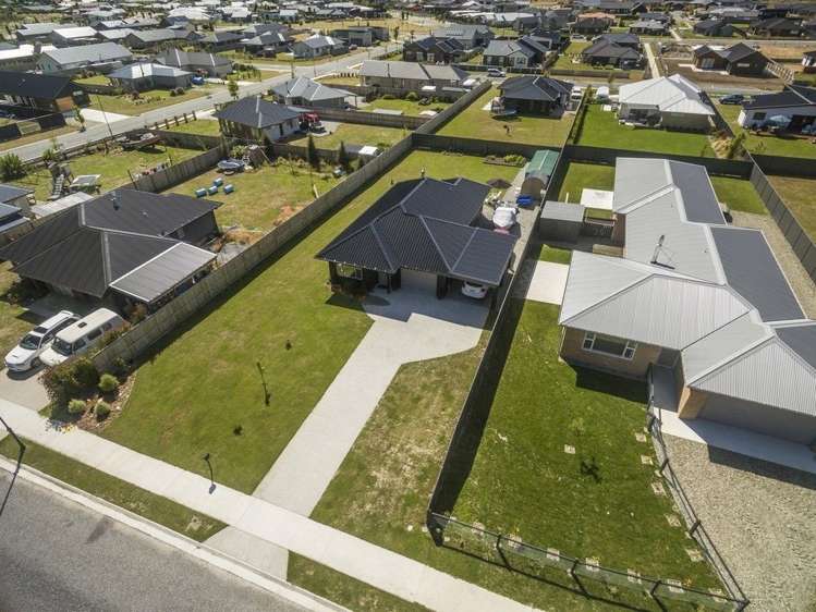 20 Quinnat Street Albert Town_20