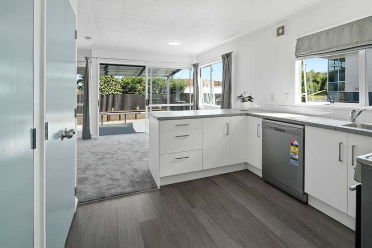 2/12 Matangi Street Stoke_7