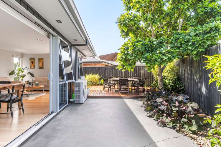 6 Cambria Gardens The Wood_12