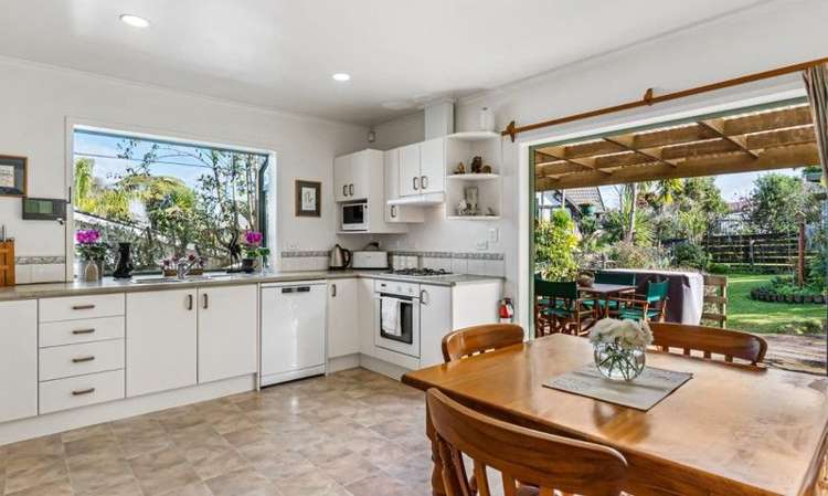 21&23 Atkinson Road Titirangi_9