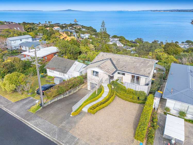 35 Roberts Road Matakatia_32