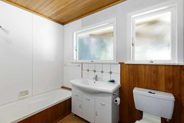 16 and 18 Faris Crescent Wainuiomata_16