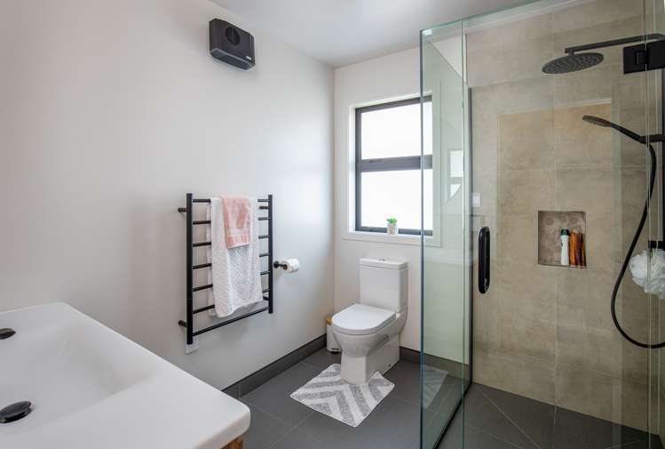 355 Golden Road Alexandra_13