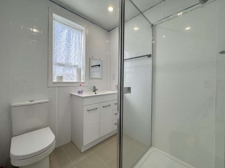 3157 Great North Road New Lynn_13