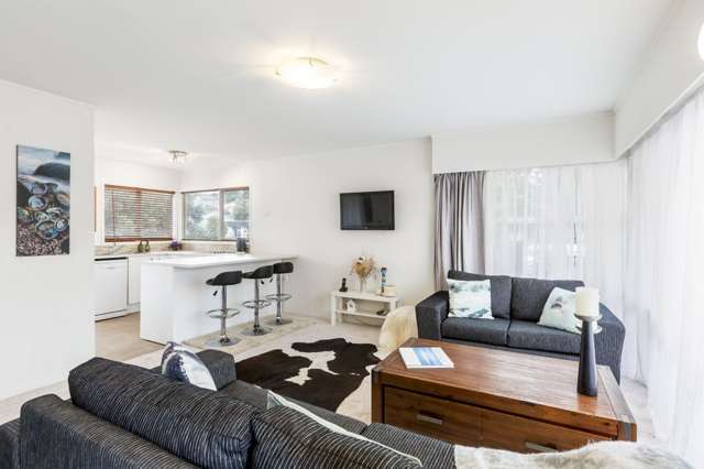 1/11 Mannering Place Hillcrest_4