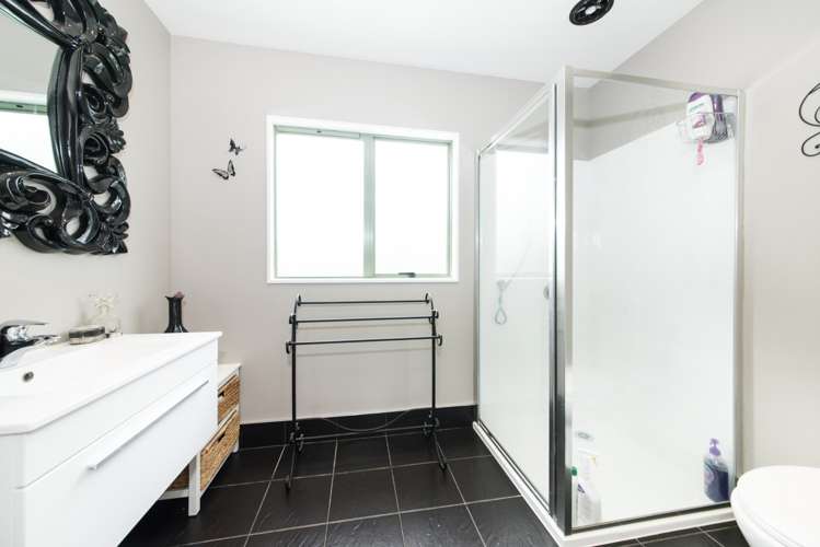 42 Milan Drive Glen Eden_15