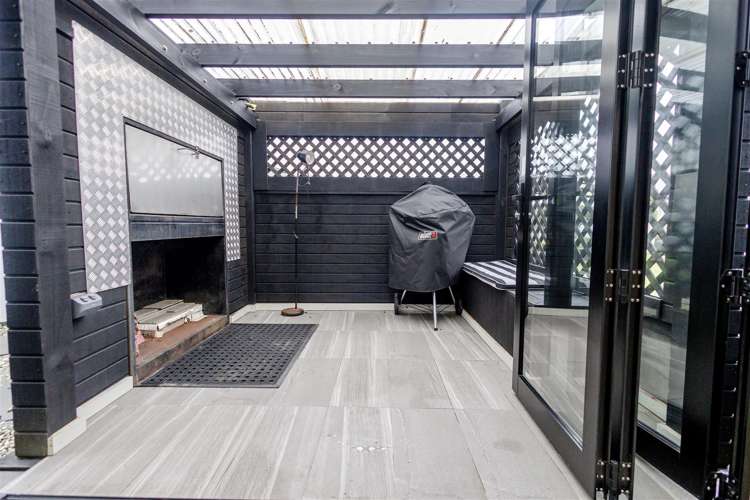 8 Higgins Place Paroa_23