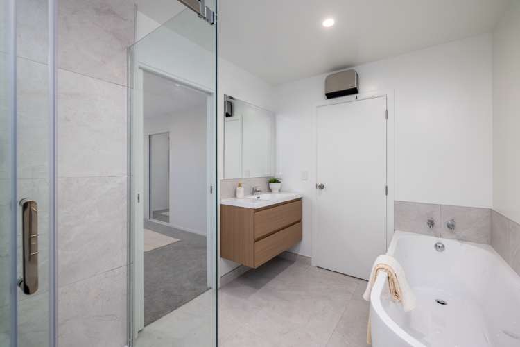 40a Regency Crescent Redwood_10