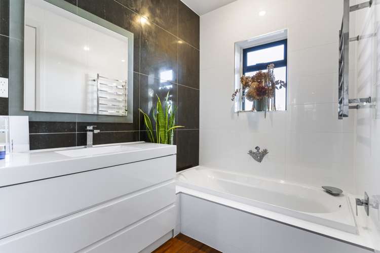 261 Lake Road Belmont_11