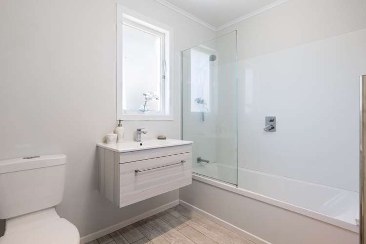 60 Southsea Crescent Silverdale_15