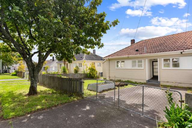 Entry-Level Freehold Opportunity in Waterview!