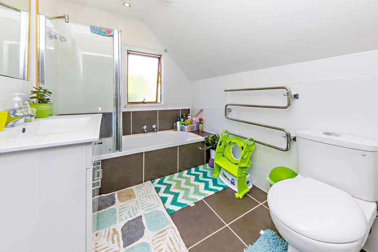 2/8 Sentosa Place Clover Park_7