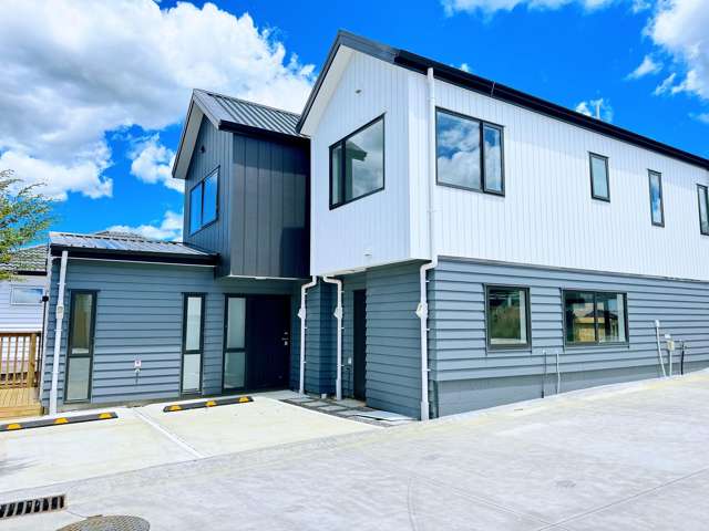 Modern Duplex Townhouse Offering Style & Comfort!