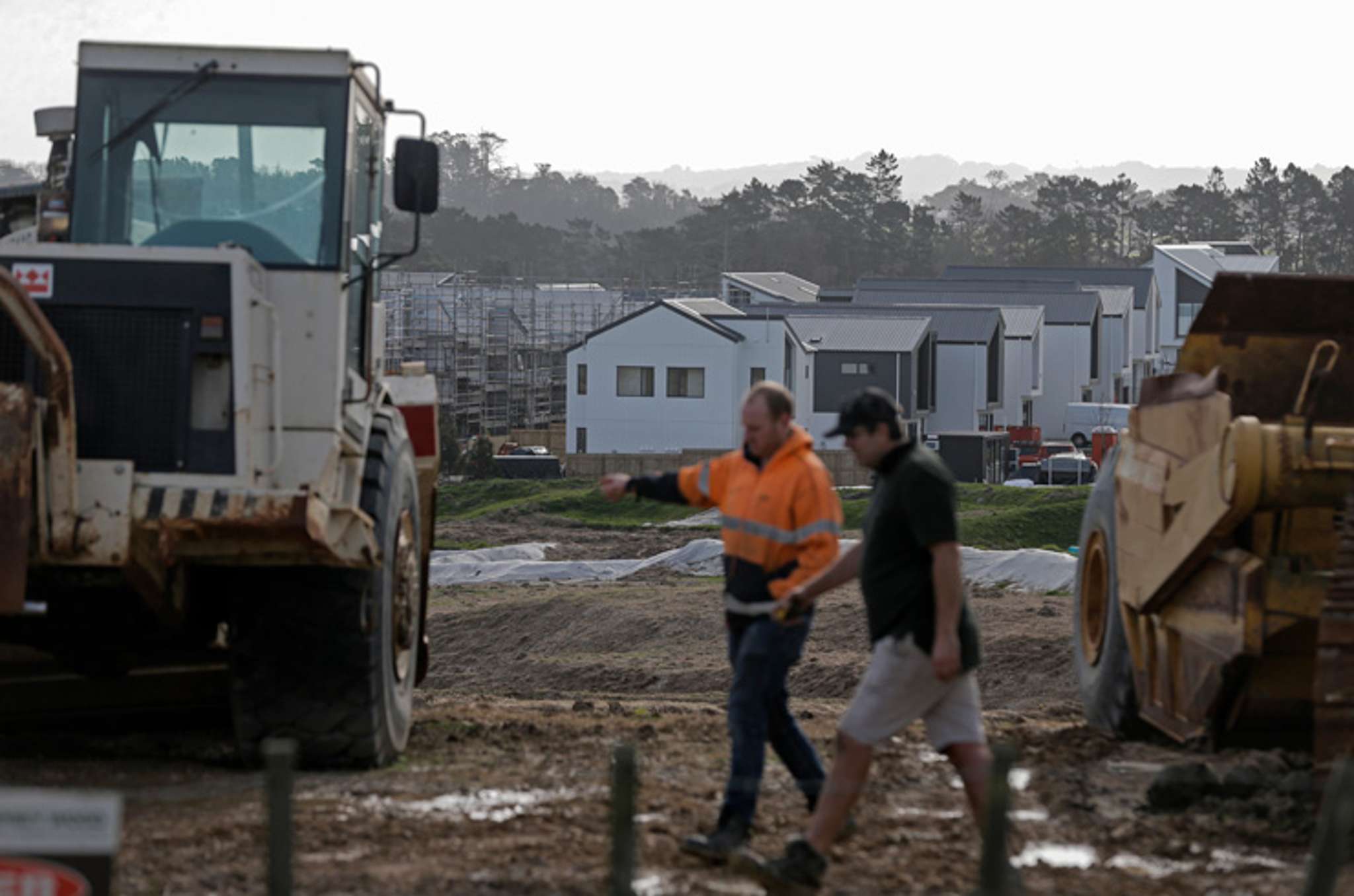 Price discounts of $95,000 as flood of new-build homes hits the market