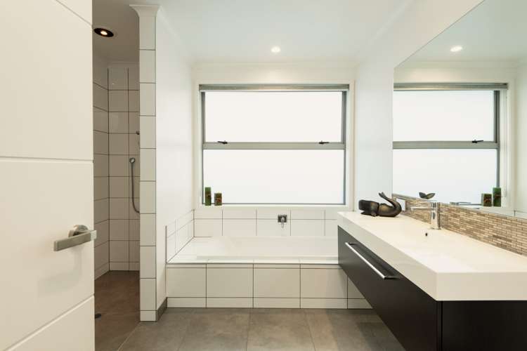 187 Lakes Boulevard Pyes Pa_14