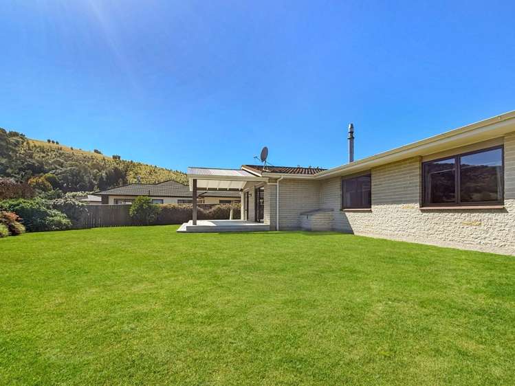 8 Churchill Drive 10792_15