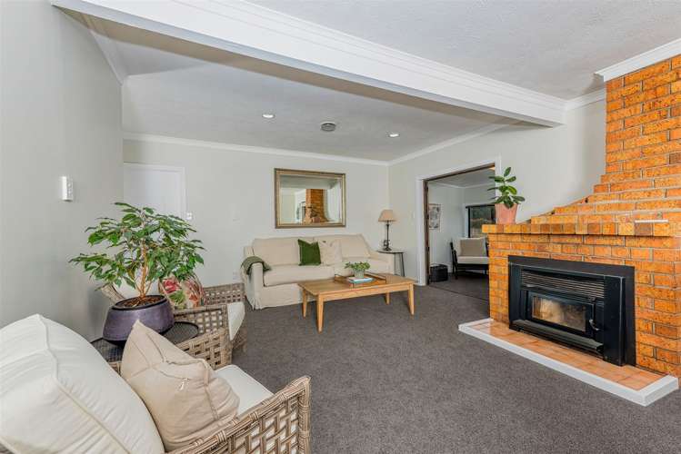 53 Cambridge Road Riverhead_9